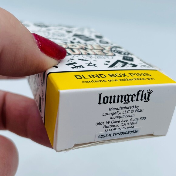 Loungefly Tweety Bird Looney Tunes WB Blind Box Collector Pin TV Series Yellow - Picture 3 of 4